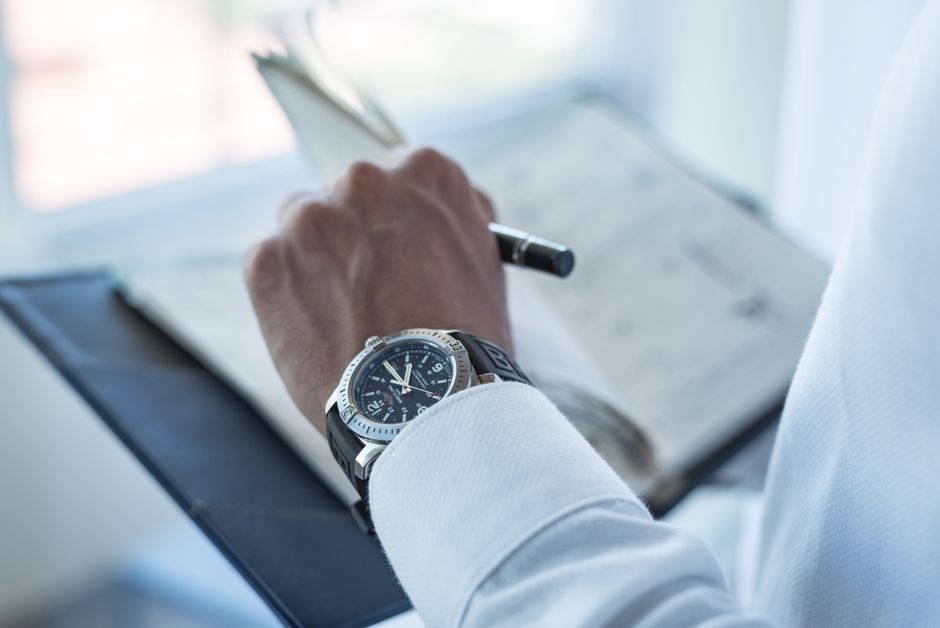The Timeless Appeal of Wristwatches: A Comprehensive Guide