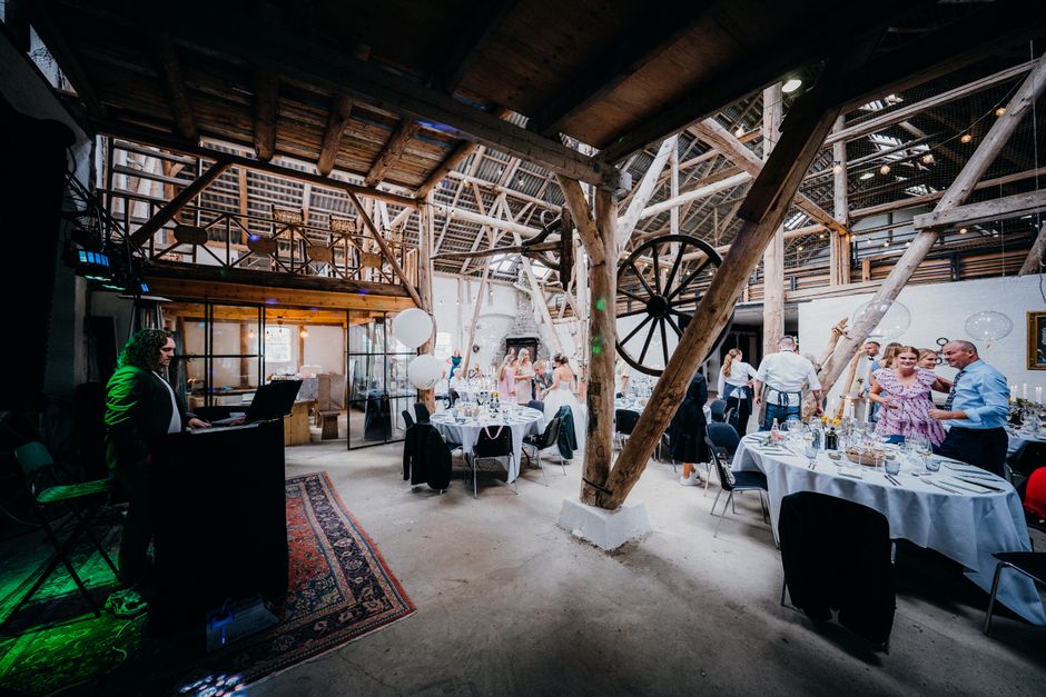 Cómo elegir el mejor DJ para tu boda