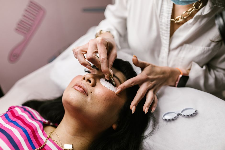 The Ultimate Guide to Choosing the Right Lash Extension Salon