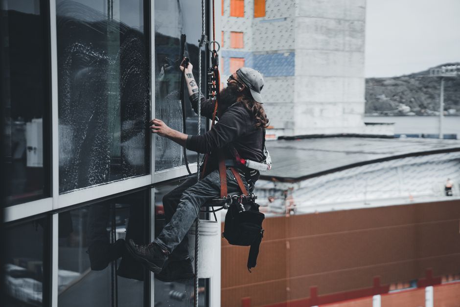 The Essential Guide to Choosing a Window Cleaning Company
