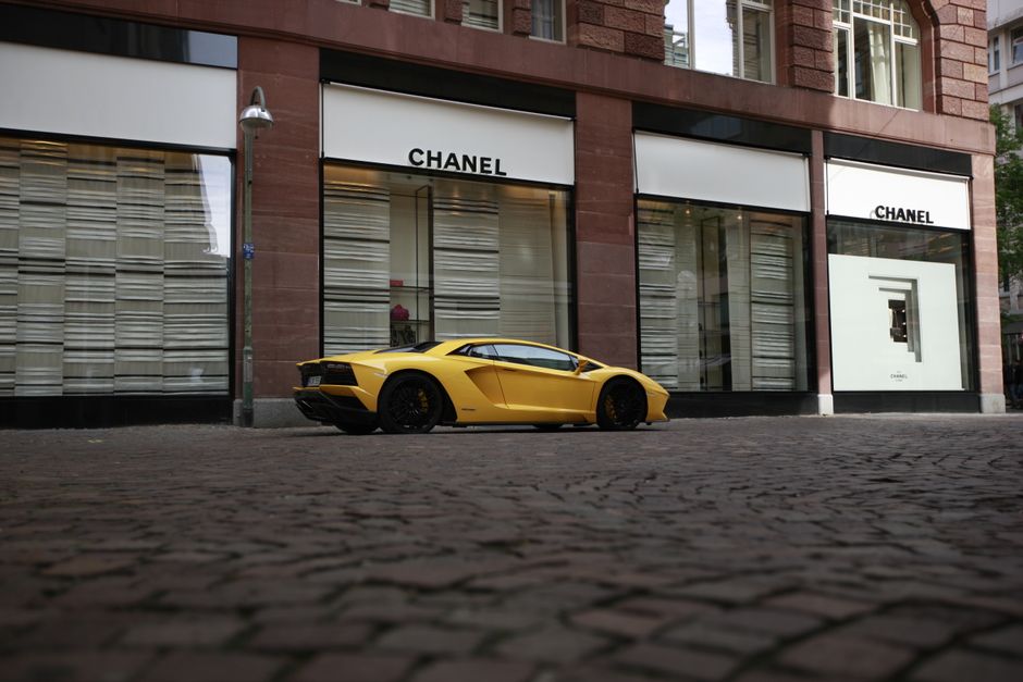The Rise of Luxury Brand Resellers: A New Era of Fashion Commerce